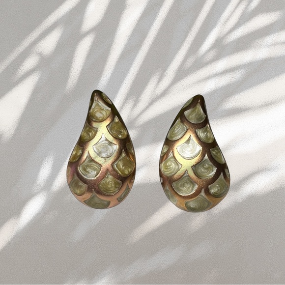 Vintage Monet Large Teardrop Earring - Picture 1 of 6